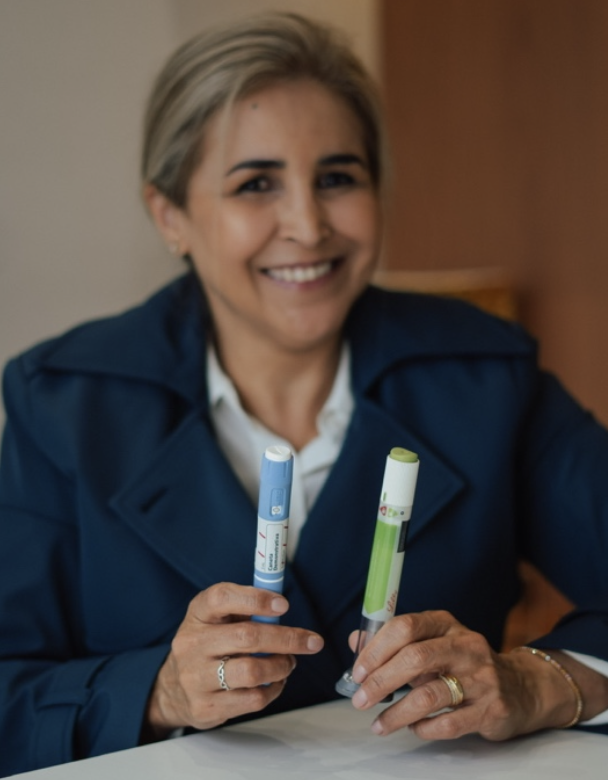Dra. Maria Angélica no consultório